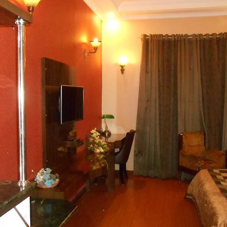 Diplomat Residency Otel Bareilly Dış mekan fotoğraf