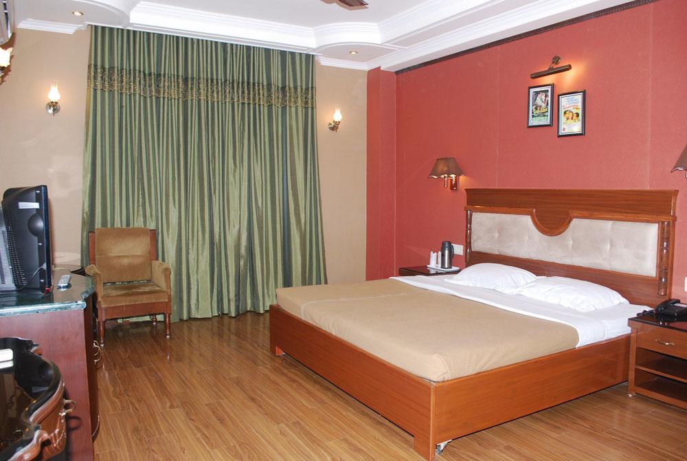 Diplomat Residency Otel Bareilly Dış mekan fotoğraf