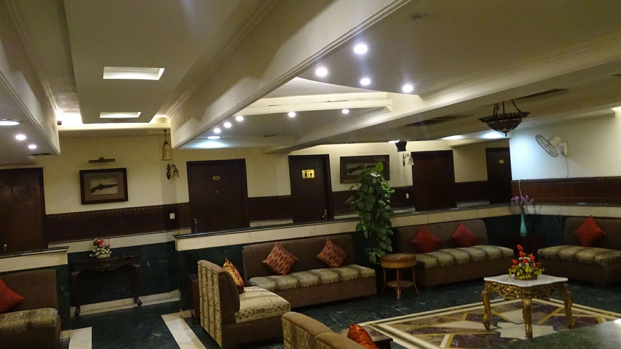 Diplomat Residency Otel Bareilly Dış mekan fotoğraf